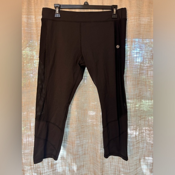 Lija Capri Athletic Leggings Size Large. - Picture 6 of 9
